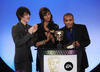 The cast of The Sarah Jane Adventures present the Pre-School Animation Award  in 2008.