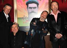The team relax backstage after the Monty Python reunion event in New York on 15 October 2009 (© BAFTA)