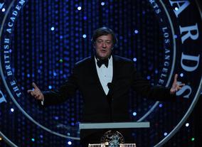 Bringing his unique wit and humour to the proceedings, Stephen Fry returned to Los Angeles to host the Britannia Awards for another year.