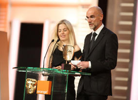Valli O'Reilly and Paul Gooch pick up the BAFTA for their distinctive work in Alice In Wonderland. (Pic: BAFTA/ Stephen Butler)