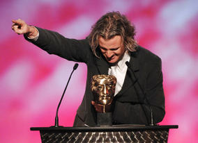 Collecting the award for the International category, Nickelodeon UK's Howard Litton leads the crowd in a spirited rendition of the Spongebob Squarepants theme song