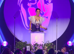 Oona Chaplin presents the Award for Editing: Fiction.