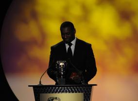Actor David Harewood, whose film roles include Blood Diamond and The Merchant of Venice, presents the first award of the evening. Pic: BAFTA/Steve Finn