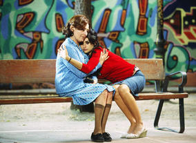 Penelope Cruz and Carmen Maura in Volver (2006). ©Paola Ardizzioni & Emilio Pereda