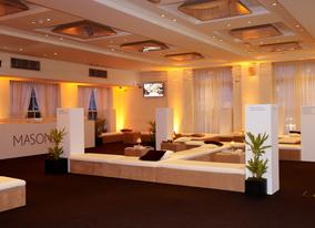 Low bench-box seating layout