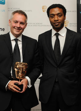 Chiwetel Ejiofor presented the BAFTA to Brian Percival for his work on Downton Abbey. (Pic: BAFTA/Chris Sharp)