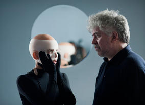 Elena Anaya and Almodóvar on set for The Skin I Live In (2011). ©José Haro