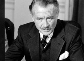 John Mills as Lord Chelmsford in Gandhi (1982)