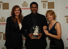 Honoree Denzel Washington with presenters Julia Roberts and Jodie Foster