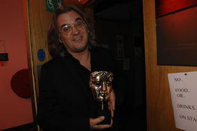 Paul Greengrass backstage with his BAFTA for directing United 93 (BAFTA / Liam Daniel).
