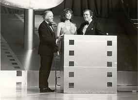 Richard Attenborough Diana Rigg, Eamonn Andrews 1975