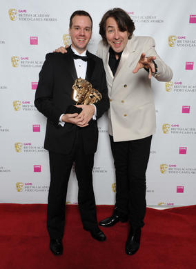 Presenter Jonathan Ross with Josh Weier from Valve. The jury described the game as “a blend of cerebral accessibility and nascent storytelling trumped only by excellent level design.”