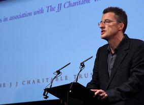 Award winning screenwriter, Jeremy Brock, introduces  Aline Brosh Mckenna to the stage. (Photography: Jay Brooks)