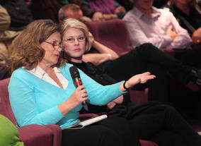 The audience get their chance to ask Sir Ronald some questions. (Photography: Jay Brooks)