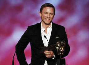 Actor Daniel Craig presents the Channel of the Year award at the British Academy Children's Awards in 2007. 